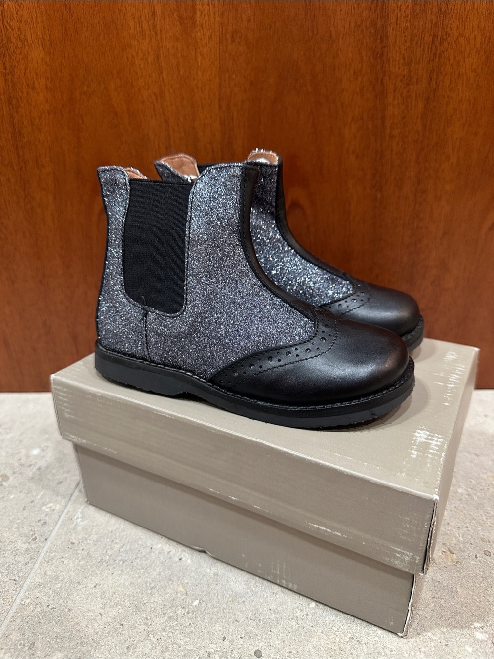 NIB Oca-Loca Leather Glitter Chelsea Boots EU 27/US 10.5